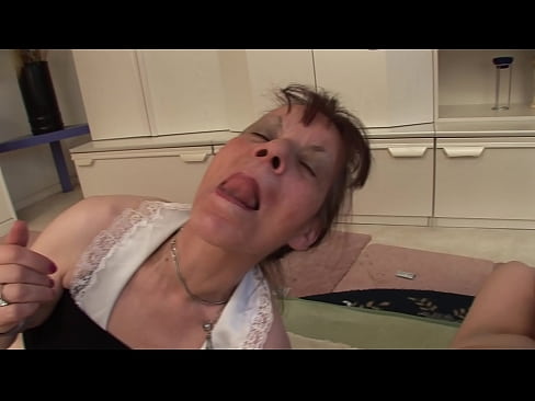 ❤️ Bi amona eta aitona batek hirukotea dute ❤ Pornografia %eu.makesexnotwar.ruan ❌
